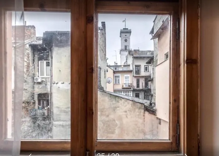 вірменська 12 *